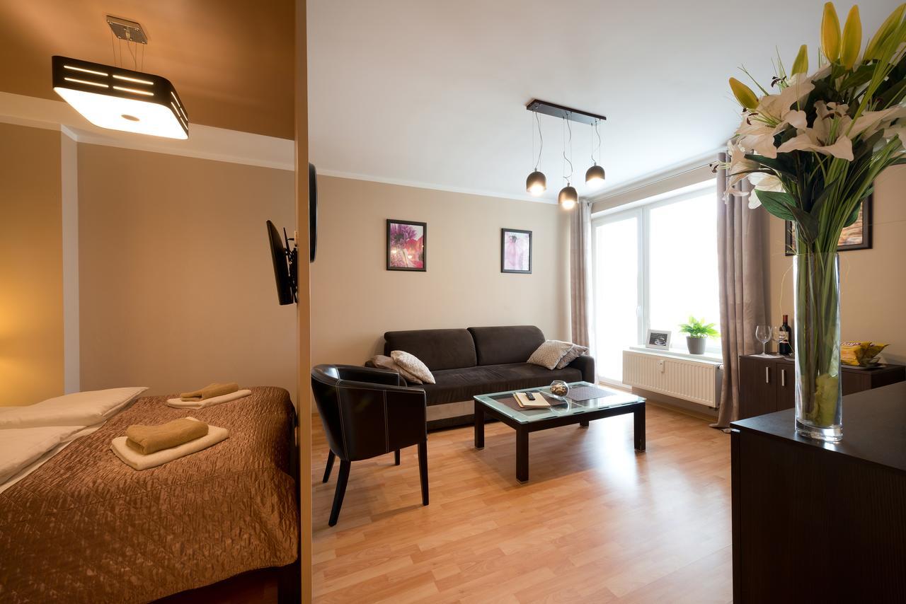 B2B Apartments ยีห์ลาวา ภายนอก รูปภาพ
