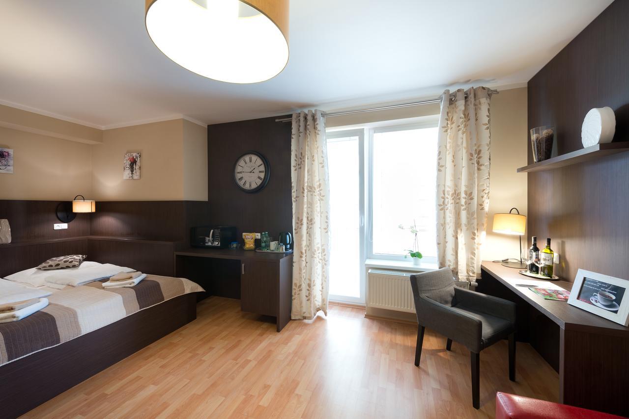 B2B Apartments ยีห์ลาวา ภายนอก รูปภาพ